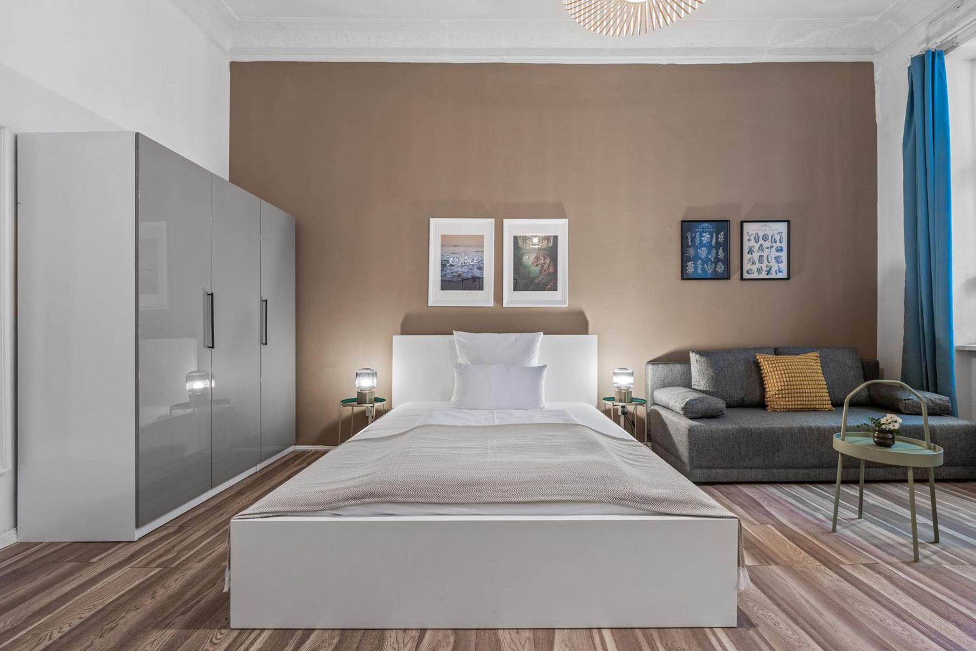 33 K Next To Alexanderplatz *